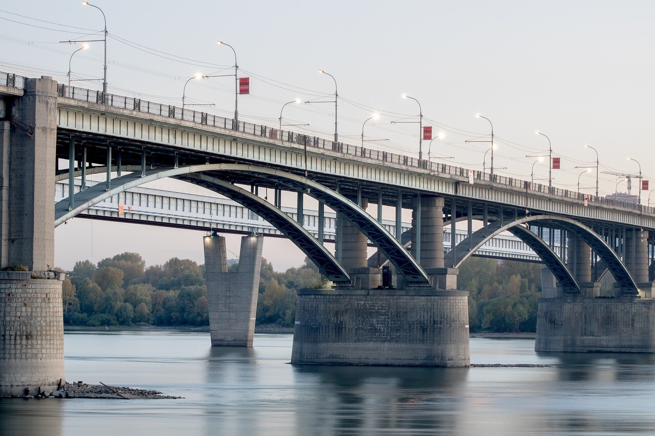 Мост через реку на закате